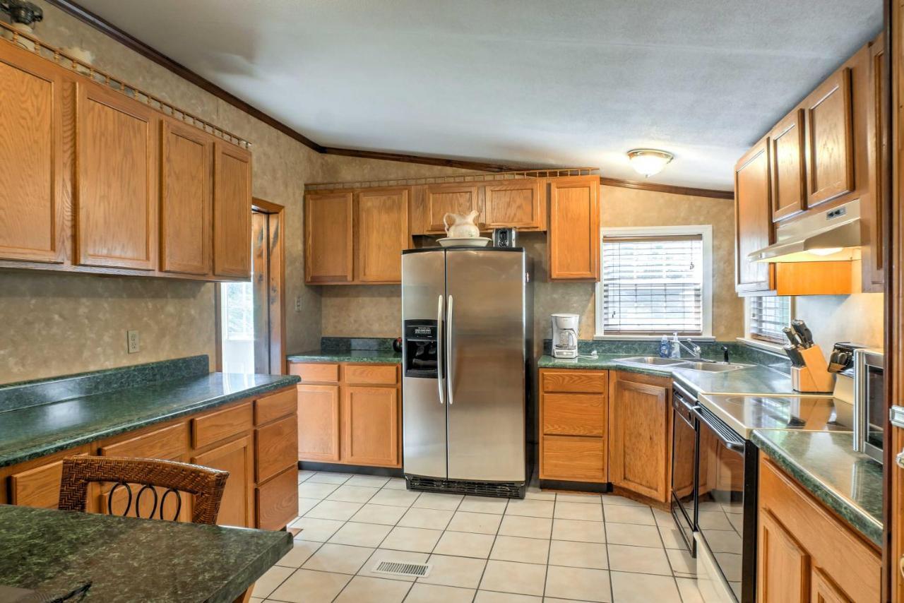 Ooltewah Cabin With Grill, Pool Table And Porch! المظهر الخارجي الصورة